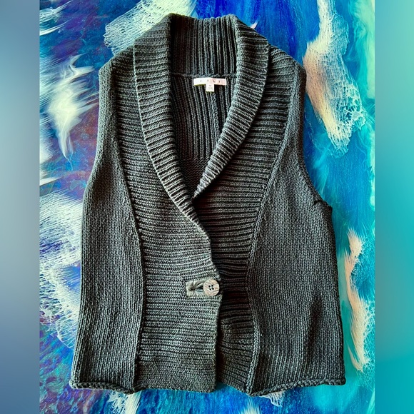 SALE! BUY or BUNDLE! CABI Vest SzM Blk Super Cute over dresses, tanks,blouses! - Picture 1 of 13